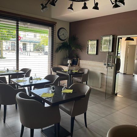 Cit'Hotel Le Chene Vert เลส์ซาบล์-โดล็อนน์ ภายนอก รูปภาพ