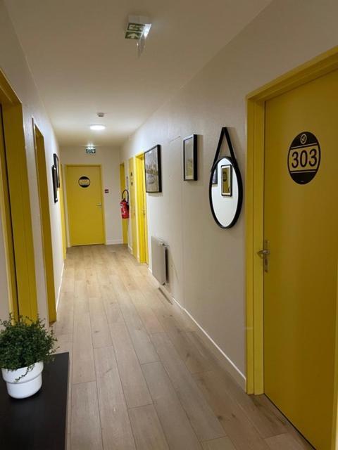 Cit'Hotel Le Chene Vert เลส์ซาบล์-โดล็อนน์ ภายนอก รูปภาพ
