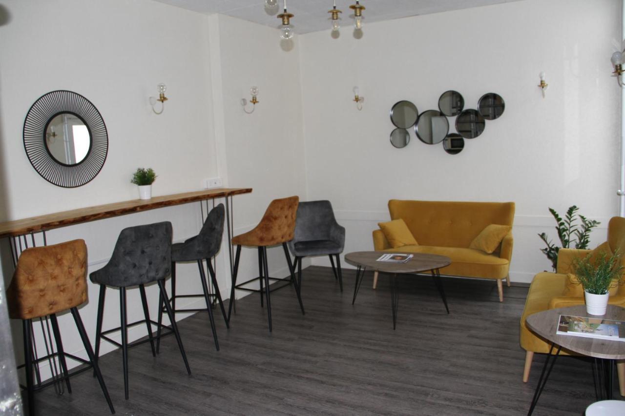 Cit'Hotel Le Chene Vert เลส์ซาบล์-โดล็อนน์ ภายนอก รูปภาพ