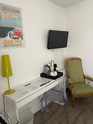 Cit'Hotel Le Chene Vert เลส์ซาบล์-โดล็อนน์ ภายนอก รูปภาพ