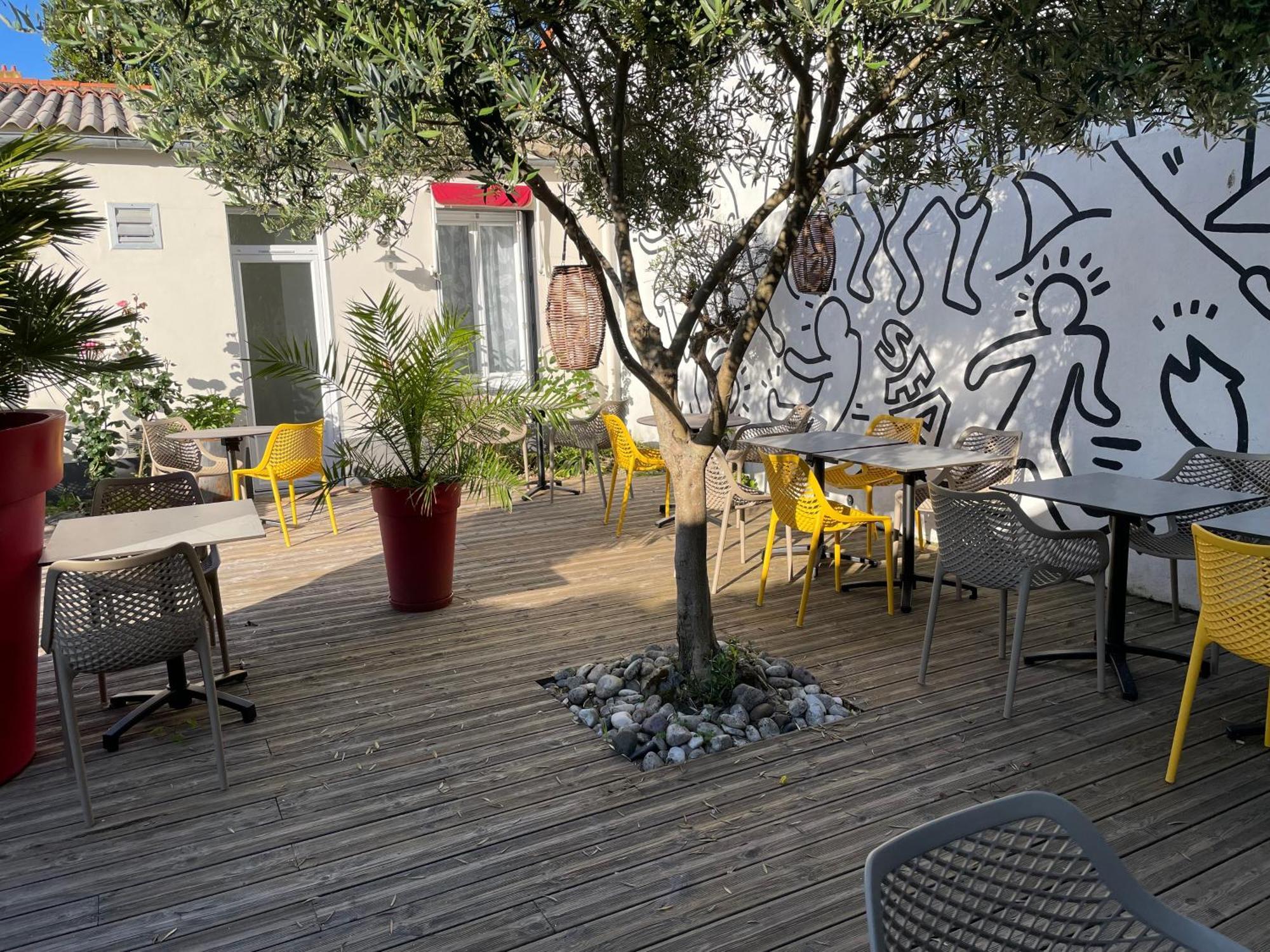 Cit'Hotel Le Chene Vert เลส์ซาบล์-โดล็อนน์ ภายนอก รูปภาพ