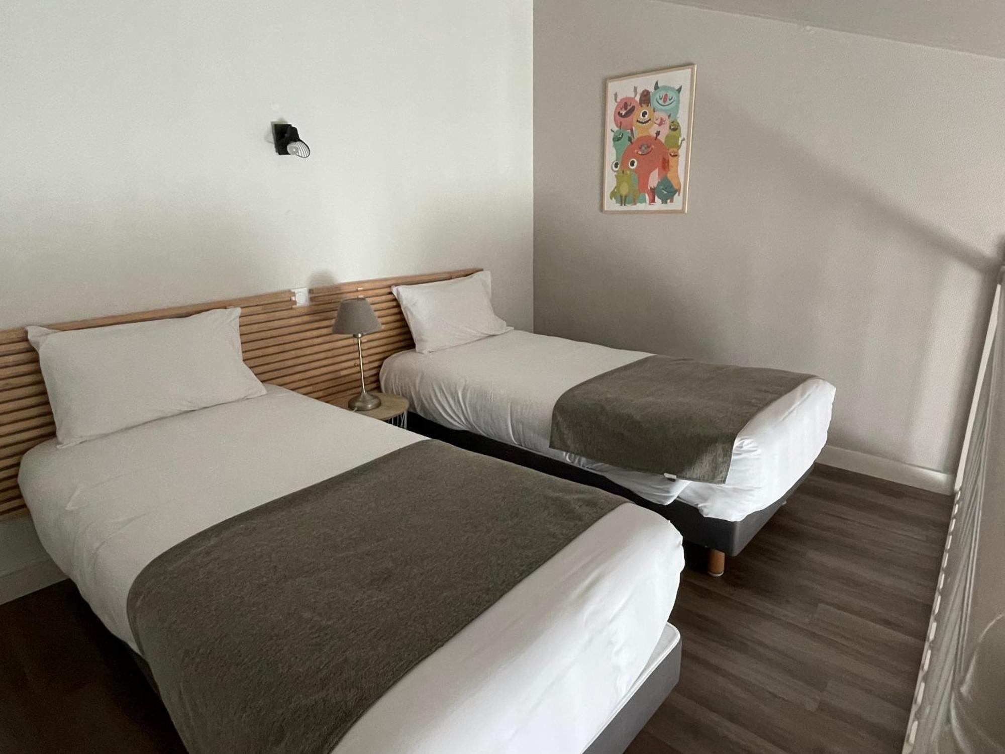 Cit'Hotel Le Chene Vert เลส์ซาบล์-โดล็อนน์ ภายนอก รูปภาพ