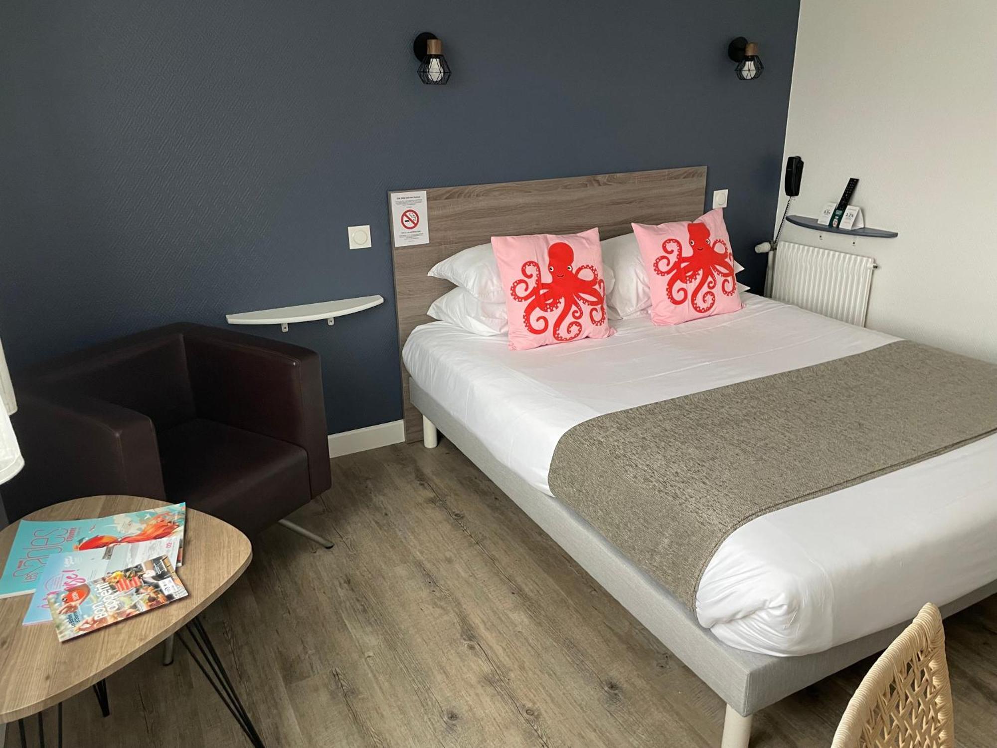 Cit'Hotel Le Chene Vert เลส์ซาบล์-โดล็อนน์ ภายนอก รูปภาพ